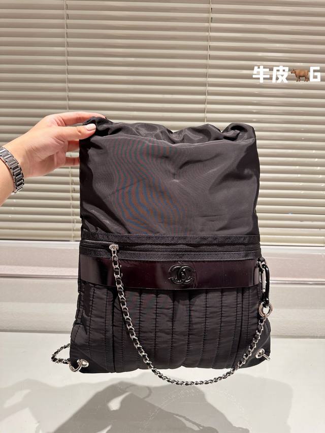 头层皮 Chanel Jennie 同款 据说今年圈内女星没有它就不够红chanel新款it Bag 本 季大热门一双链条设计风格又酷又有型 带着环球旅行的 浪