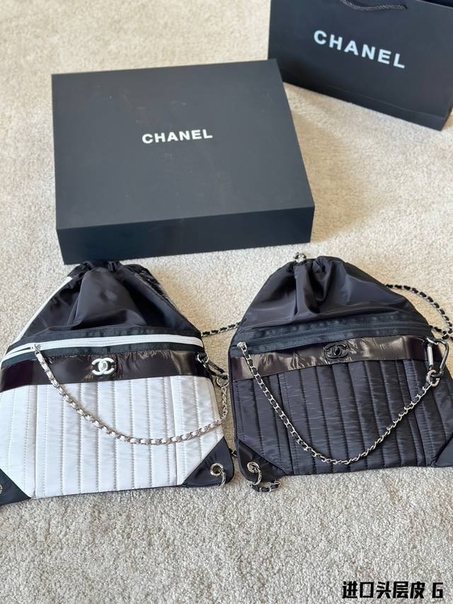 头层皮 Chanel Jennie 同款 据说今年圈内女星没有它就不够红chanel新款it Bag 本 季大热门一双链条设计风格又酷又有型 带着环球旅行的 浪