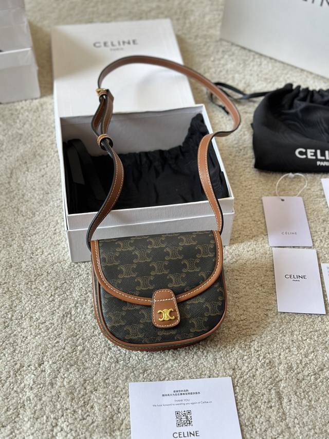 牛皮 专柜对版 Celine Mini Besace 马鞍包1一眼就爱上 Celine 凯旋门mini马鞍包 超级无敌可爱 经典印花 永不过时 实物好米 复古时