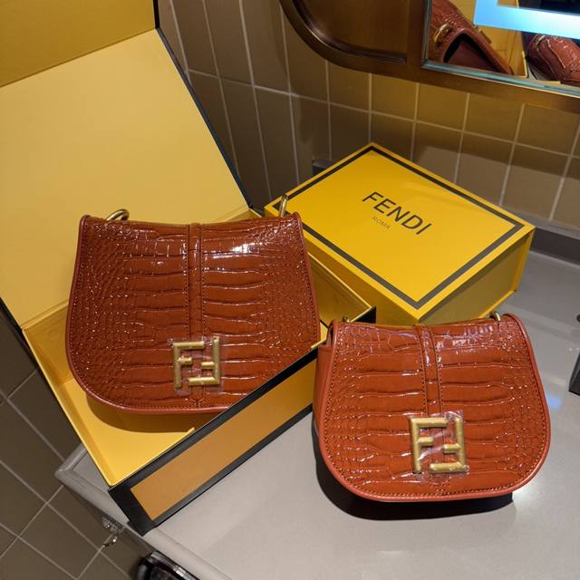 送小丝巾 折叠礼盒包装 Fendi 新入的小可爱 Fendi Moonlight好美的名字 这款比较推荐 大气稳重又不失少女感半圆弧还有玳瑁设计的装饰有种法式的 - 点击图像关闭