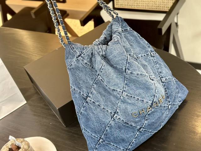 配折叠盒 Size 36Cm 香奈儿太好搭配了呜呜呜 Chanel Bag 更酷哦 牛皮很耐造 高级感拉满 搜索 小香家 垃圾袋