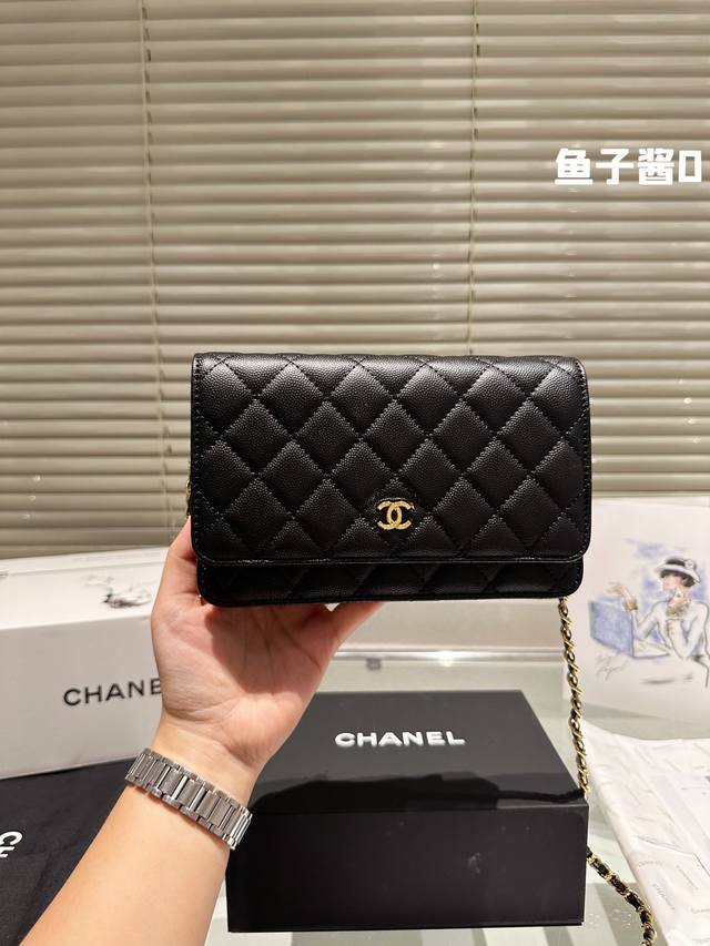 鱼子酱 配盒 Size 20*13Cm 高品质woc. 头层牛皮 Chanel 香奈儿发财包 Woc发财包 可以有 必须给自己安排 Chanel发财包香奶奶包中