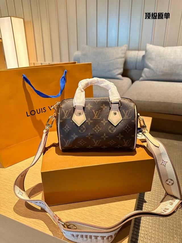 高品质 Lv Speedy20手袋最新款刺绣肩带枕头包老花手提单肩斜挎包尺寸 20*13*12Cm 天然变色牛皮 原版五金 重工双面刺绣肩带 全套礼盒包装