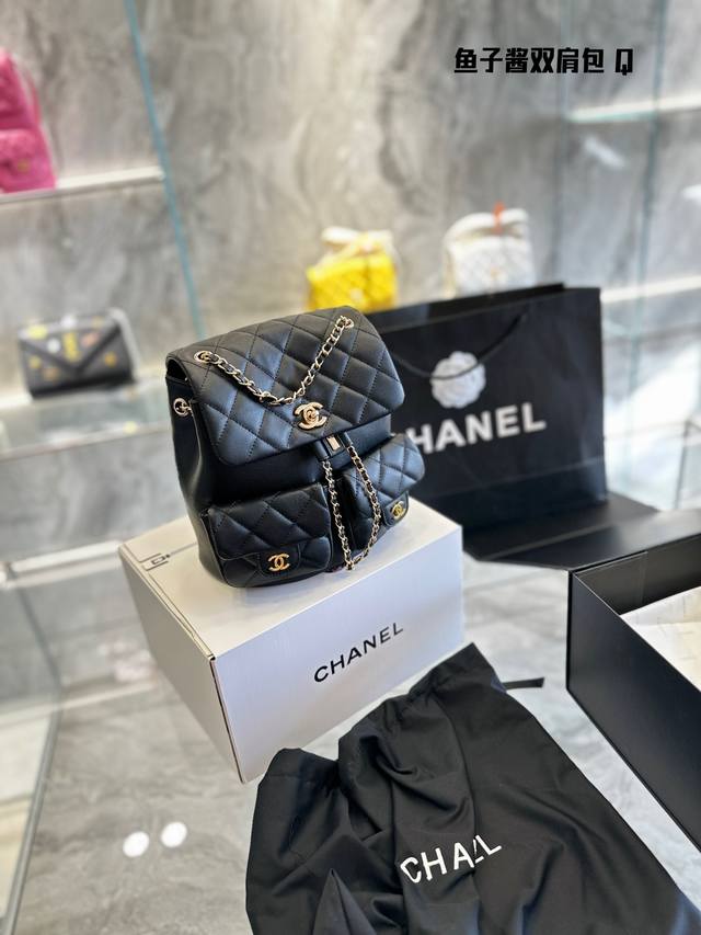 Chanel22K双肩包有买不到的吗包 这只chanel 22K黑金双肩包 全荔枝牛皮 经典香香菱格纹 容量更是感人 上身非常好看扑面而来的学院风26*28