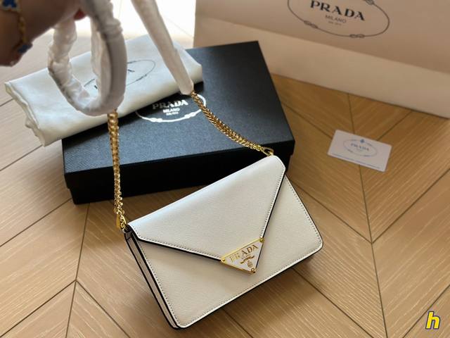 配盒 Prada 普拉达22年新款saffiano 牛皮单肩斜挎包腋下包 尺寸24*14Cm