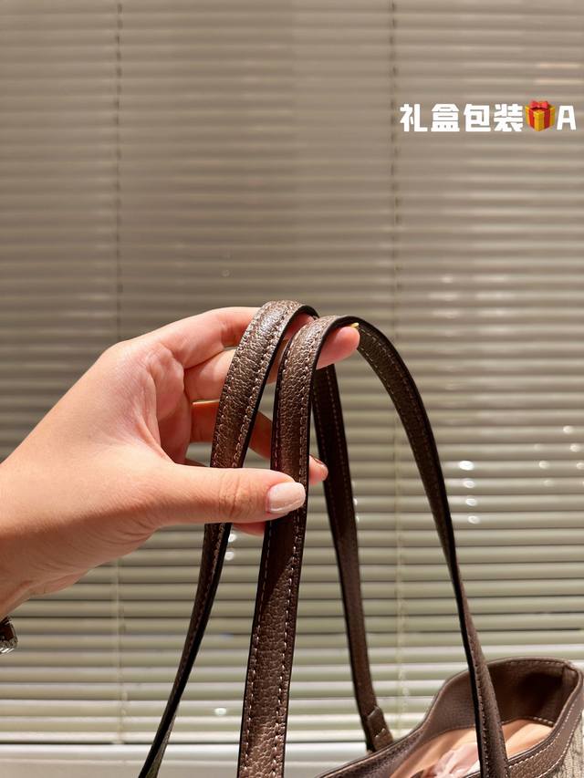 原单品质 Gucci 新品 Tote 菜篮子 购物袋手提托特斜挎单肩多用 定制面料logo五金原版一比一品质 炒鸡百搭实用的一款 喜欢的美妞赶快入手吧 店主推荐