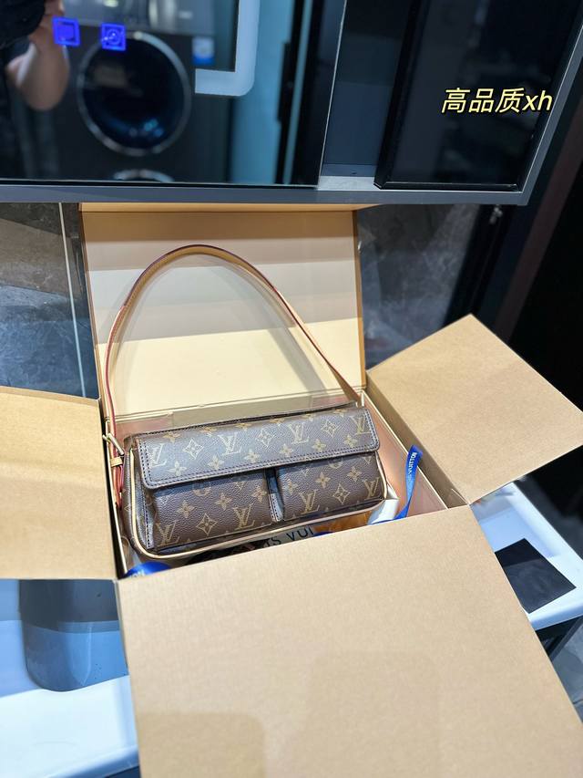 折叠飞机礼盒 Lv 骆驼中古包 非常独特的设计最好看 超高级 满满的复古风 很有感觉的一只可以凹造型又是实用的款这种质感的小箱子 容量也很ok 一年四季都百搭