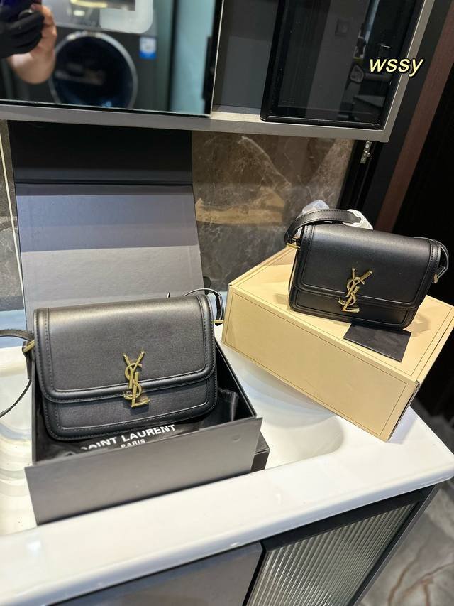 礼盒包装 Ysl豆腐包 It Bag_必火爆款 Ysl Solferino 手感及皮面的柔韧度都非常好 全新设计的 L 字母上下对半开扣 尺寸 20小 23大