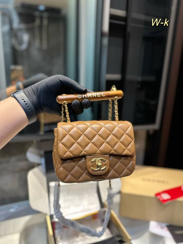 礼盒包装 Chanel 23新品 木质手柄 方胖子 牛皮质地 时装 休闲 不挑衣服尺寸17Cm