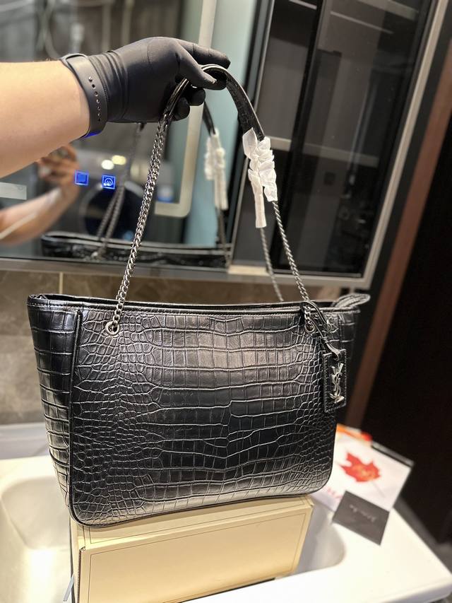 Ysl Saint Laurent Rive Gauche圣罗兰 新款购物袋 这只购物袋 质感完胜之前所有色款沙滩包 美爆了 真是火遍了 博主们几乎人手一只的节