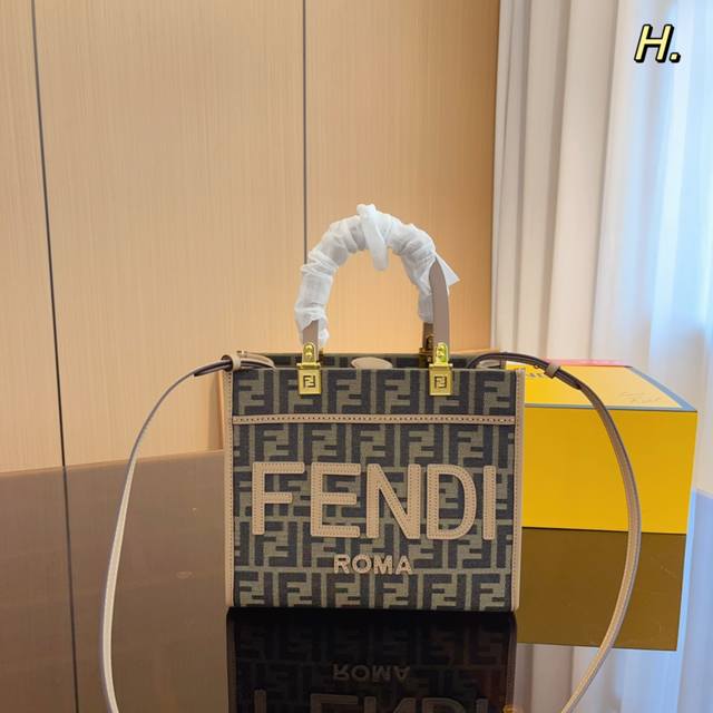 配礼盒 芬迪logo的托特包fendi Tote 好看又酷炫的芬迪包包 刺绣的设计 Fendi托特包 阳光手提袋 字母蛇皮logo手工缝线设计 玳瑁双手柄是整个