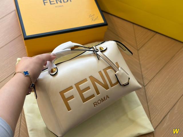 Fendi 芬迪 女士 By The Way系列 迷你单肩手提包 黑色系高级感十足 尺寸27x17Cm 无盒子 手提斜挎