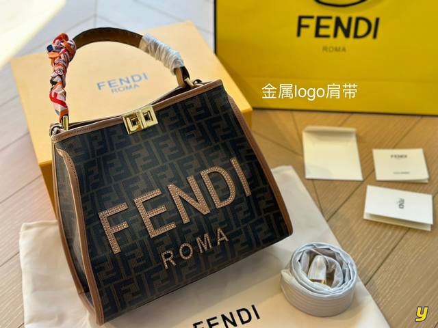 折叠盒 Size 31x27Cm F家 Fendi Peekabo 经典的造型 手提斜挎