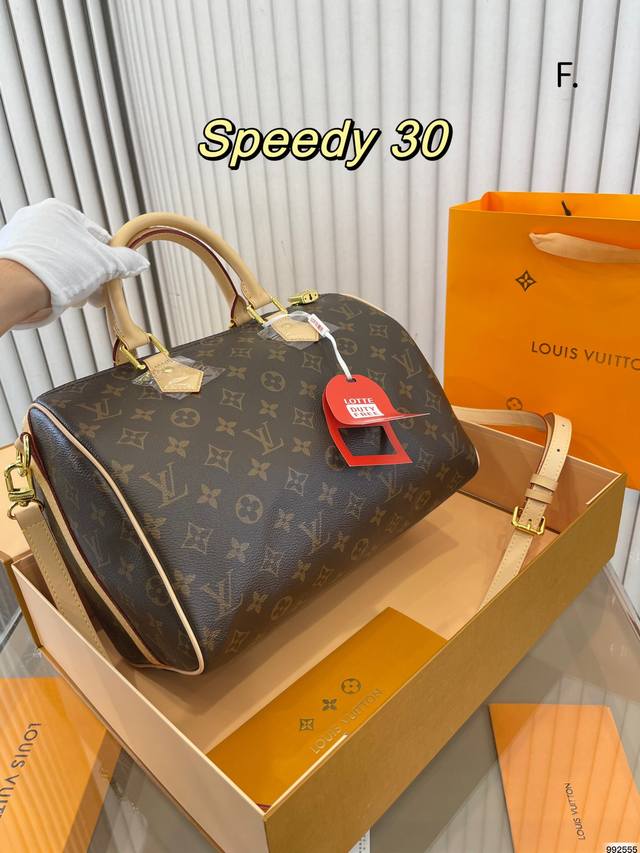 飞机盒 Lv Speedy 枕头包 Lv 新款系列 枕头包 手袋 全网首发 Lv Speedy Nano 枕头包这款retiro 手袋以标志性 经典永恒 优雅低