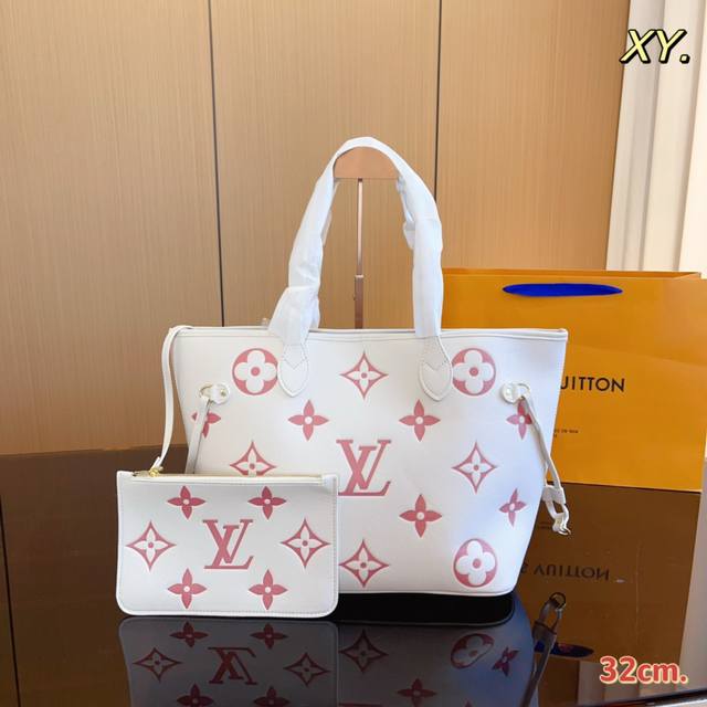 Lv 爆款 购物袋 原单全方位对花 Lv 系列 购物袋 Onthego 购物或周末出游 拎起 Onthego 手袋即刻出发 Lv 新款 购物袋大花新料压花 尺寸