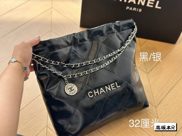 折叠盒 Chanel 千呼万唤的牛皮系列 今年火遍全网的垃圾袋 不多说啦直接上现货 搜索 小香家 垃圾袋 尺寸32Cm