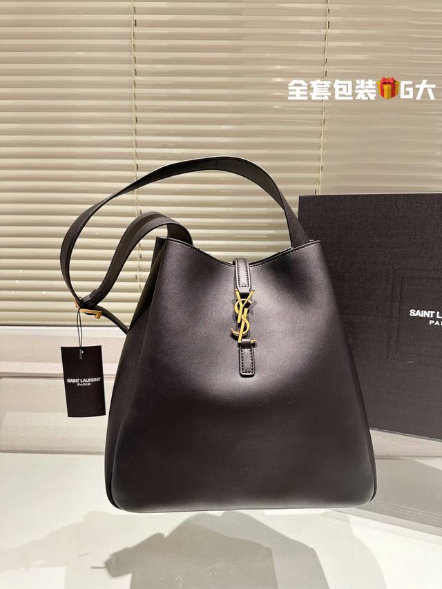 牛皮大号 全套包装 Size 31x34Cm Ysl Rose Hobo腋下包 下一个爆款就它啦 轻巧又充满时尚感 真的是巨好背