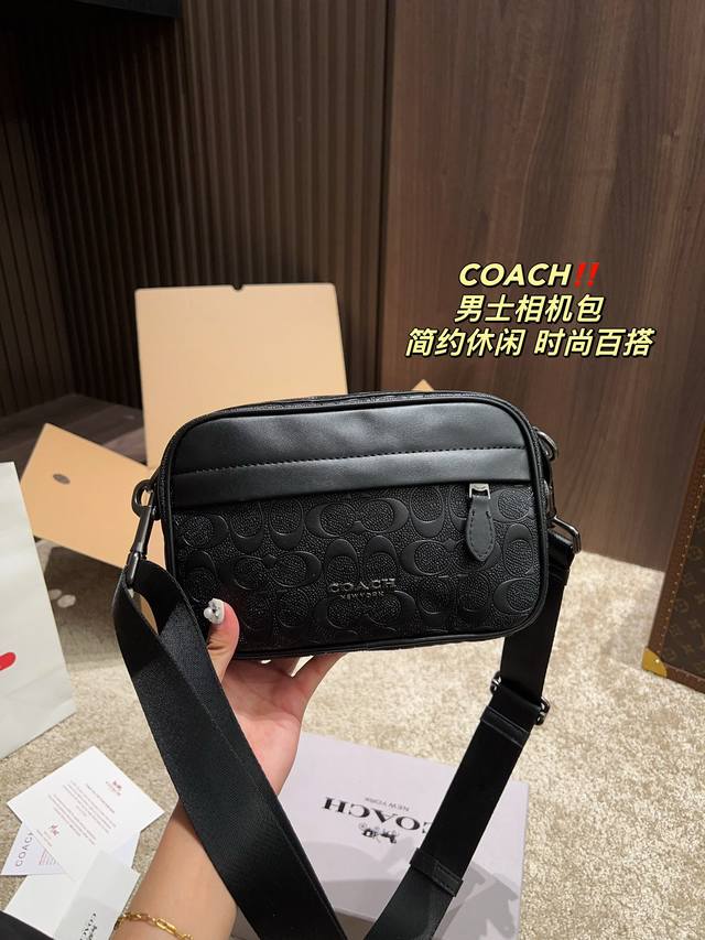 配盒尺寸22 14 蔻驰coach 男士相机包 旅行 目常 通勤搭配都很好上身 有很多多功能口袋 可存放手机 耳机 钥匙 充电宝 很多小型用品的日常所需