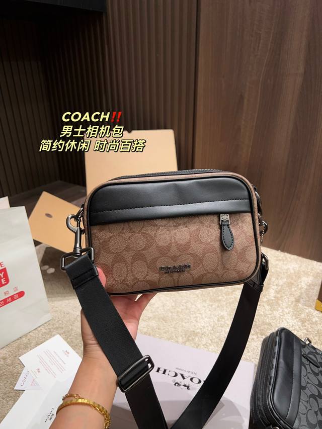 配盒尺寸22 14 蔻驰coach 男士相机包 旅行 目常 通勤搭配都很好上身 有很多多功能口袋 可存放手机 耳机 钥匙 充电宝 很多小型用品的日常所需