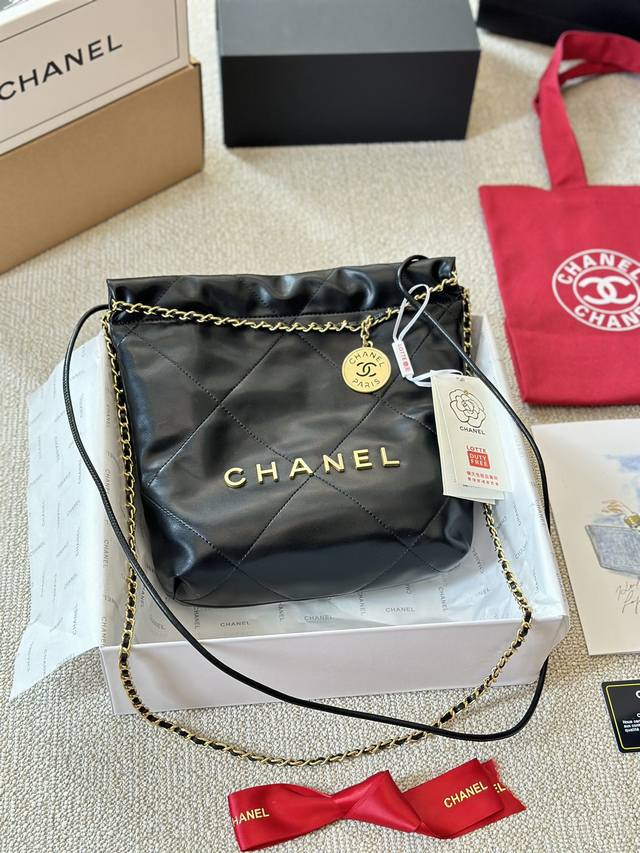 复刻版 Chanel 23S Mini 22Bag 本季23S大爆款最時髦好看 可肩背 斜背 側背 手提 非常難買黑色金字款 耐看也最保值 这包太好看了 黑色款