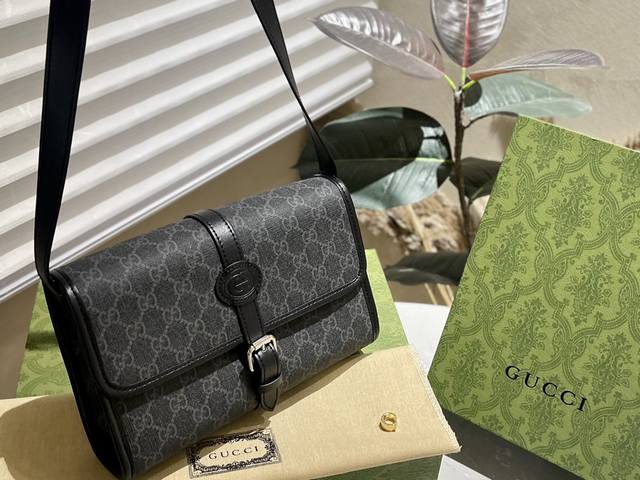 折叠礼盒包装 神仙款gucci 23新款 古驰 黑花斜挎包 Ins博主同款 夏天来了 非常适合 也是很能装些东西的呀 尺寸 25x18