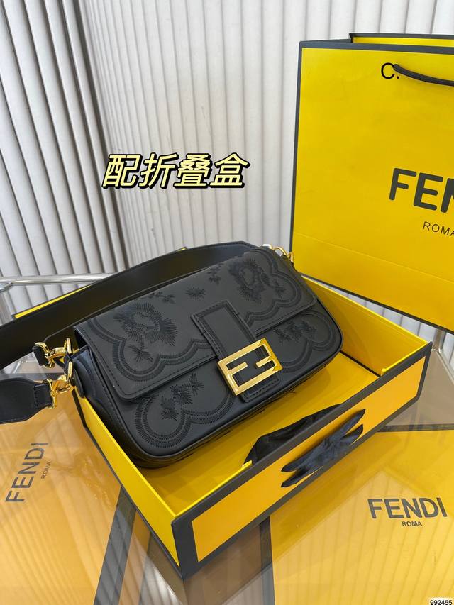 折叠盒 芬迪法棍包 Fendi王牌法棍 超级百搭经典系列 颜值超高集美必入 尺寸 24 14