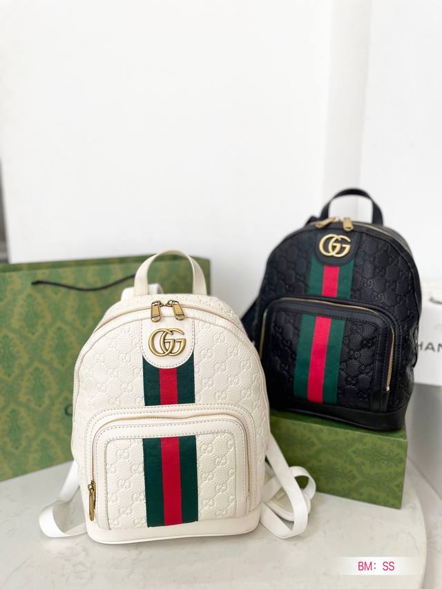 Gucci 双肩包 专柜最新进口小牛皮原单品质 官网同步 原版五金不掉色 品质保证超洋气 超实用 随心装 永不过时 必备单品 尺寸 23x32