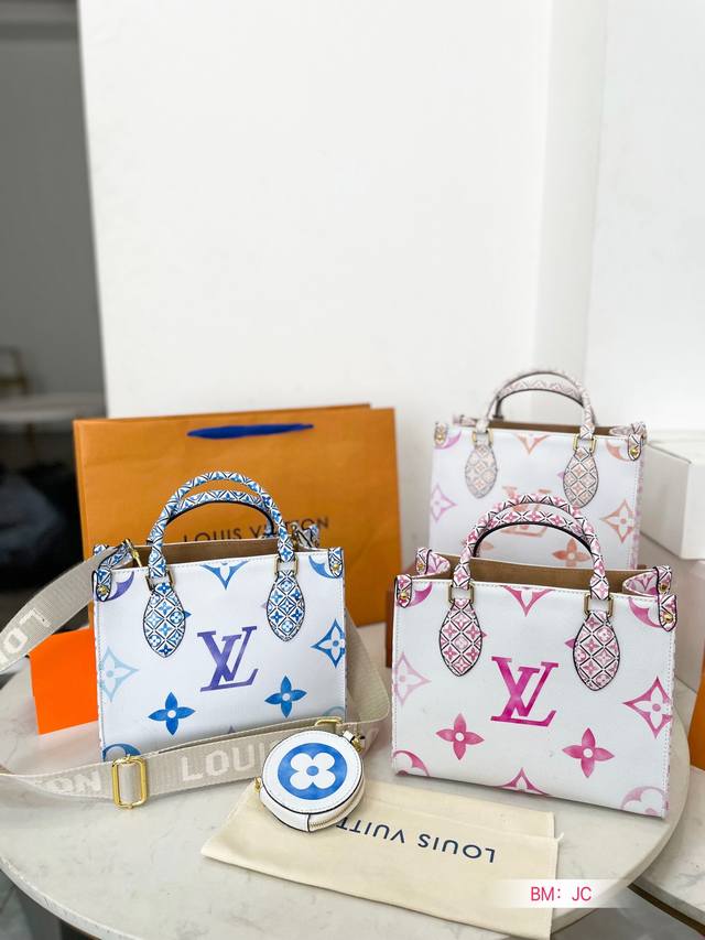 配折叠礼盒 Lv Onthego 原单 折叠礼盒 原单品质 Lv A B面原料 Onthego妈咪袋 性价比之王这是一款超赞的包型 灵感来自于恶搞lv的街头品牌