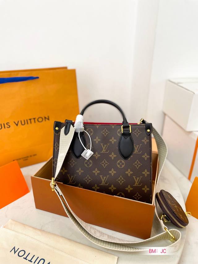 配折叠礼盒 Lv Onthego 原单 折叠礼盒 原单品质 Lv A B面原料 Onthego妈咪袋 性价比之王这是一款超赞的包型 灵感来自于恶搞lv的街头品牌