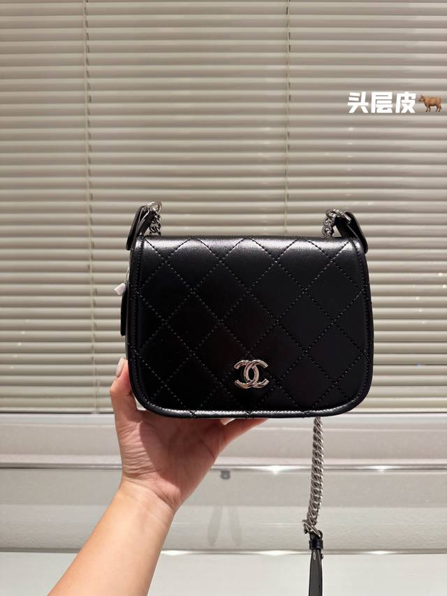 头层牛皮 香奈儿 Chanel 慵懒随性又好背 上身满满的惊喜 高级慵懒又随性 彻底心动的一只 Size 20Cm