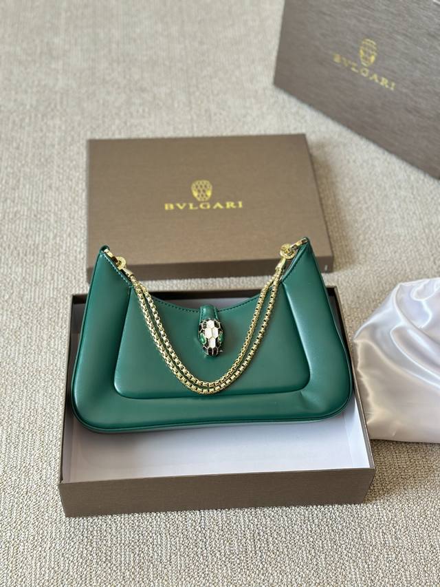 Bvlgari 2023上市全新 Serpenti Forever Bay 手 袋 Hobo月牙包 Bvlgari经典蛇头包系列本周迎来新成员-Serpenti - 点击图像关闭