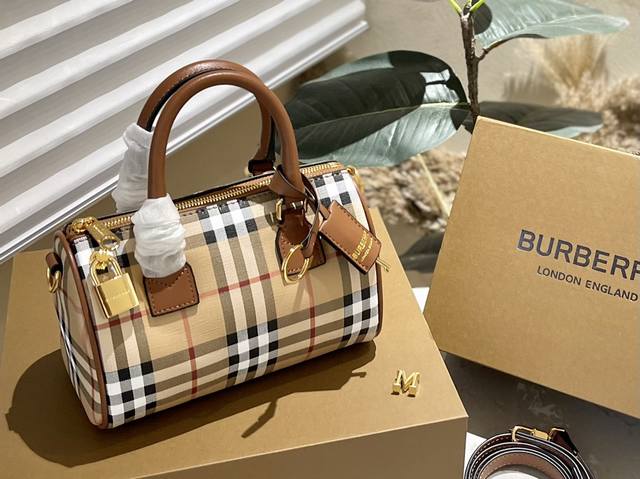 折叠礼盒 Burberry 巴宝莉 新款女包格纹canvas 手提单肩斜挎波士顿枕头包 20Cm