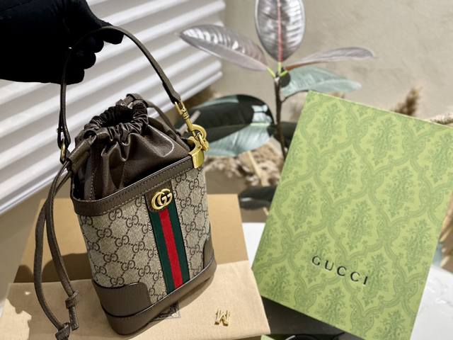 礼盒包装 手提斜挎 完全是新风格 超大容量 高级感满满 Gucci Ophidia水桶包 真的好好看 尺寸14 5 18Cm