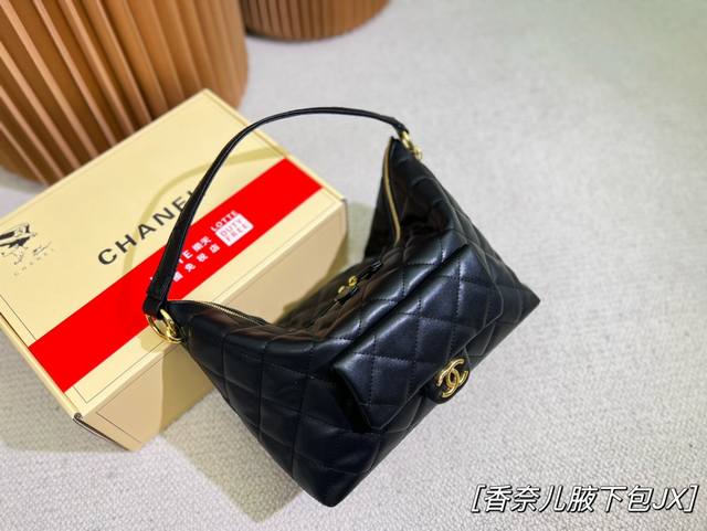 飞机盒包装 Chanel 香奈儿 23新品 Hobo嬉皮包 羊皮质感 手感超软 单肩手提腋下背 太高级了吧 上身太绝了 小洋人必备 尺寸 28x20Cm