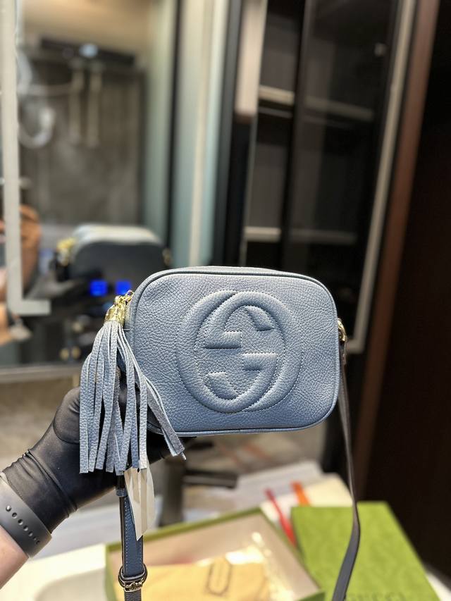 礼盒包装 纯皮 Gucci 相机包 原单品质 古奇相机包高品质现已成为明星们的 新宠儿 偏重于休闲风格的设计 皮质软手感超棒 做旧复古感觉超级显档次 容量大百搭