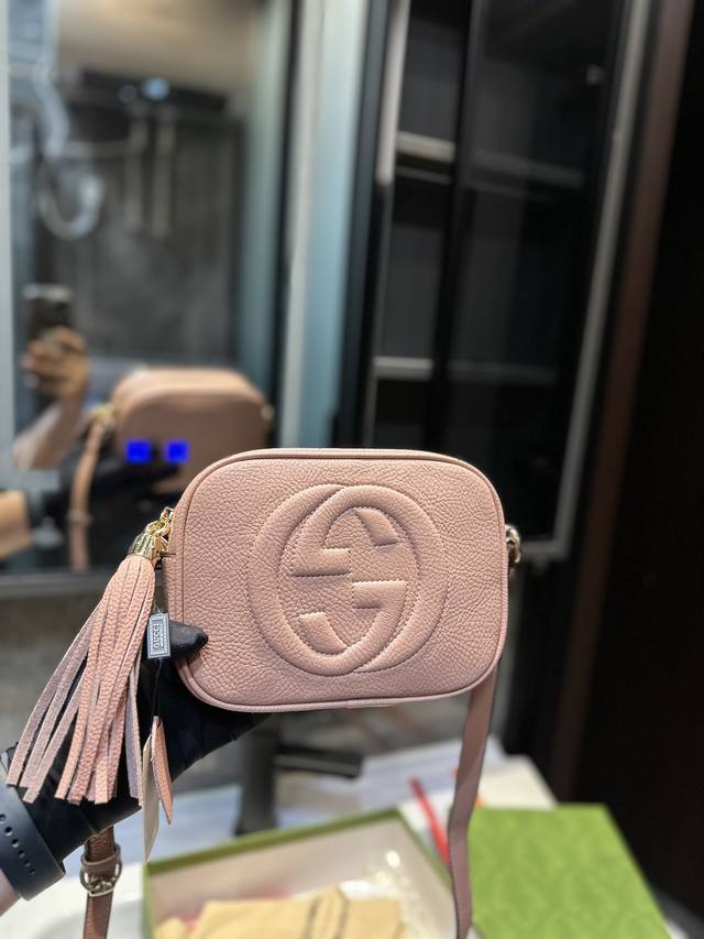 礼盒包装 纯皮 Gucci 相机包 原单品质 古奇相机包高品质现已成为明星们的 新宠儿 偏重于休闲风格的设计 皮质软手感超棒 做旧复古感觉超级显档次 容量大百搭