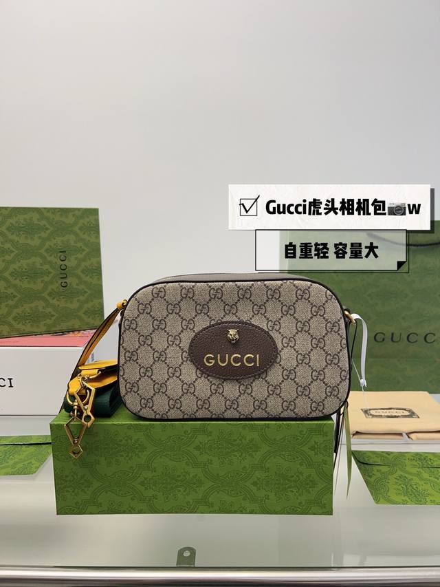 飞机盒折叠盒 原版皮 原版肩带 Gucci酷奇虎头相机包 原版花花内衬 内里钢印logo搭配简直是心跳的撞击 古铜色五金浓厚的复古风越用越有感觉 没有褪色这一说