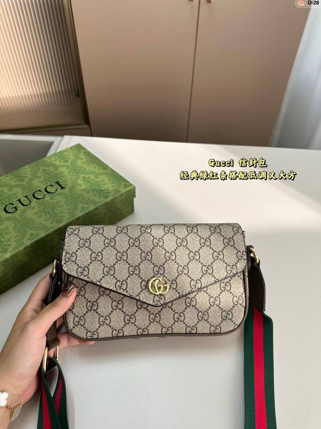 Gucci 酷奇信封包 可可爱爱信封晚宴包 本季最可爱信封包 D-28Size 22 5 13配盒