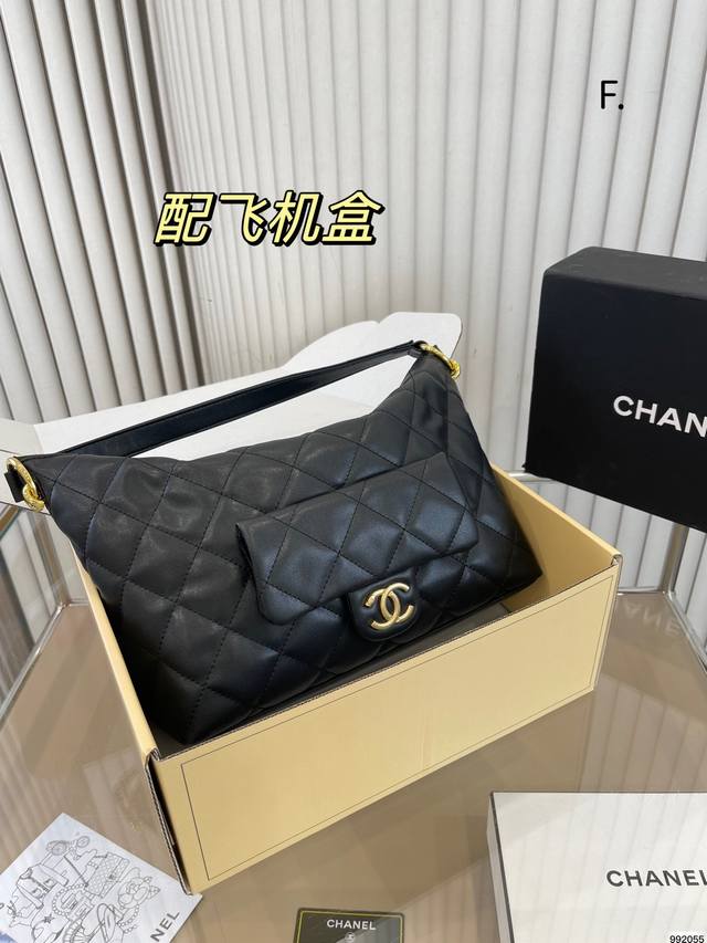 飞机盒 香奈儿chanel 手提包 质感很高级 容量超级大也很耐用 日常出街背它回头率百分百 就是这种随性慵懒感 尺寸 28 22