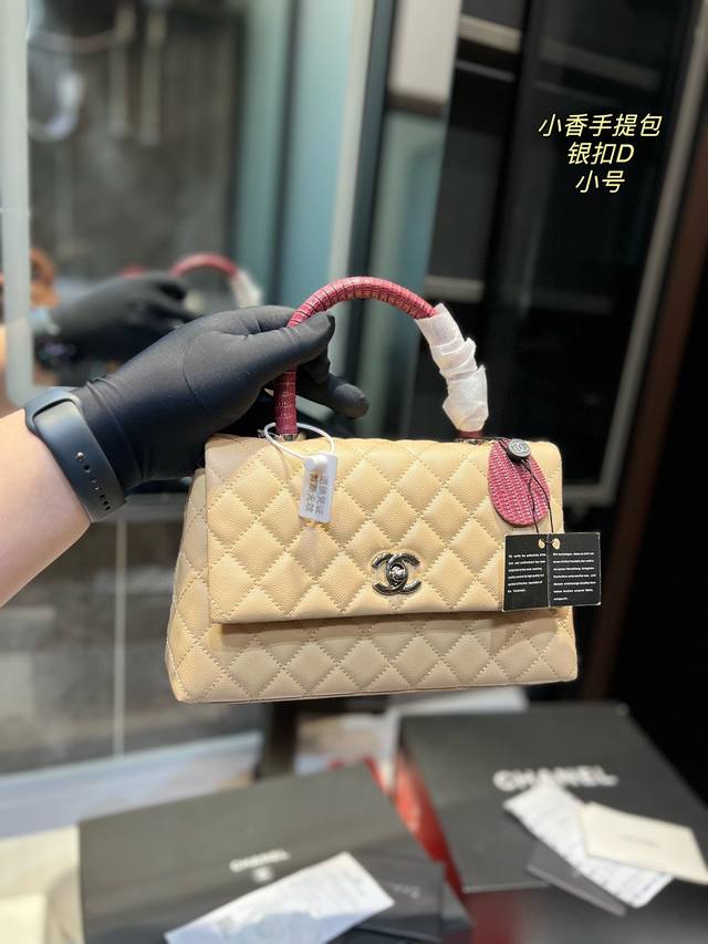 牛皮版本折叠礼盒chanel香奈儿 1Coco Handle 塞尔兹堡系列 女士手提口盖包 专柜在售香奈儿 Hass 御用鱼子酱材质 原装五金扣 励泰手缝定制