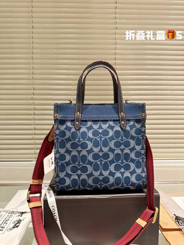 原单丹宁 Coach Field Tote 香布蕾小号托特包牛仔布老花刺绣 手提带采用头层牛皮手感柔软容量大配有宽肩带可以斜挎喔size: 22 X 11 20