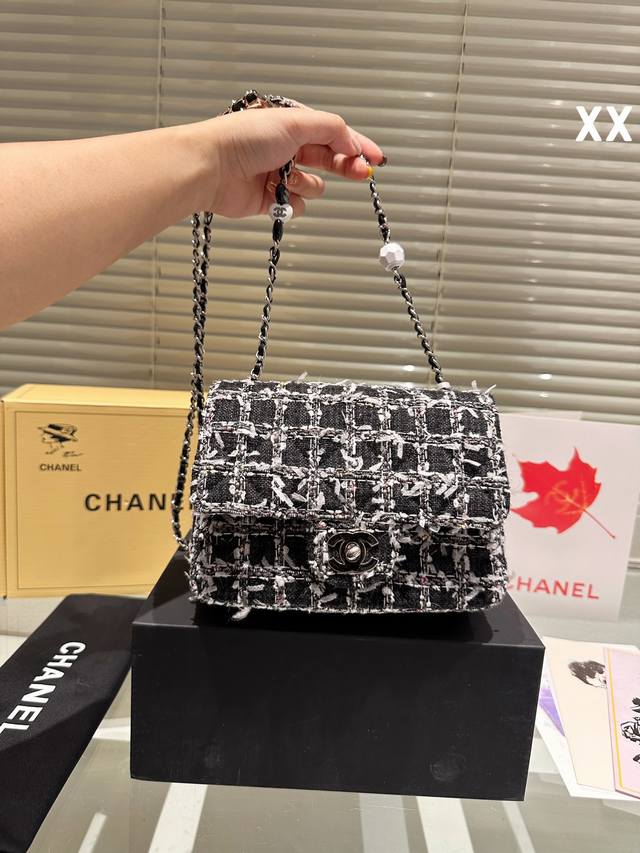 我丢 Chanel 23P的毛呢太绝啦0毛呢控们赶紧来 一眼看过去就很少女的毛呢香奈儿这个粉跟这个蓝我都好爱 秋冬还有春天我都觉 得好应季t+.上身很有仙女范儿