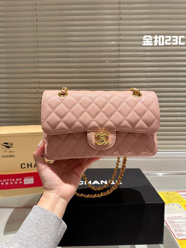 原单品质 复刻版 Chanel 23Cm Cf Chanel礼盒专柜包装无疑是个美胚子简直就是狙击小仙女们心脏的利器珍珠女孩的优雅与温柔就像珍珠本身的特质光泽一