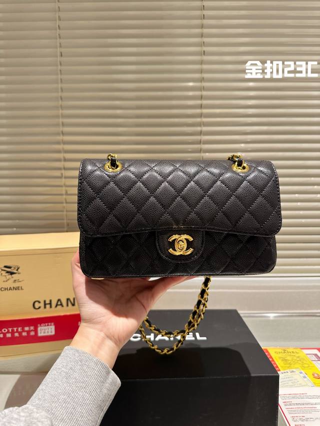 原单品质 复刻版 Chanel 23Cm Cf Chanel礼盒专柜包装无疑是个美胚子简直就是狙击小仙女们心脏的利器珍珠女孩的优雅与温柔就像珍珠本身的特质光泽一