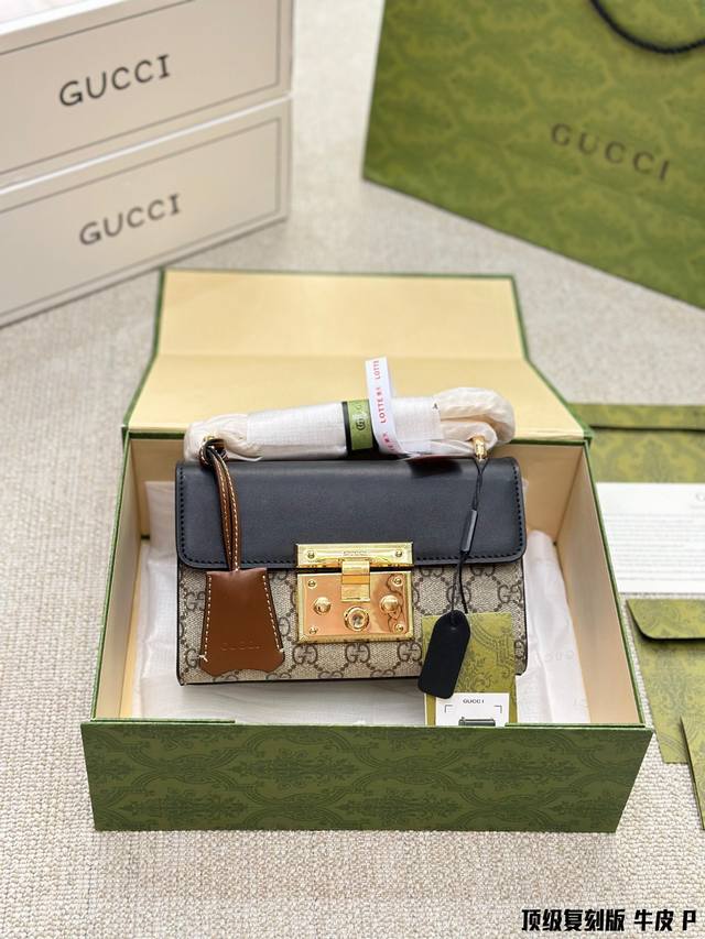 原版皮 经典升级款 原版飞机礼盒包装gucci Padlock 小方包 经典月光宝盒 小方包 小牛皮 经典不可复制 尺寸 20 13Cm