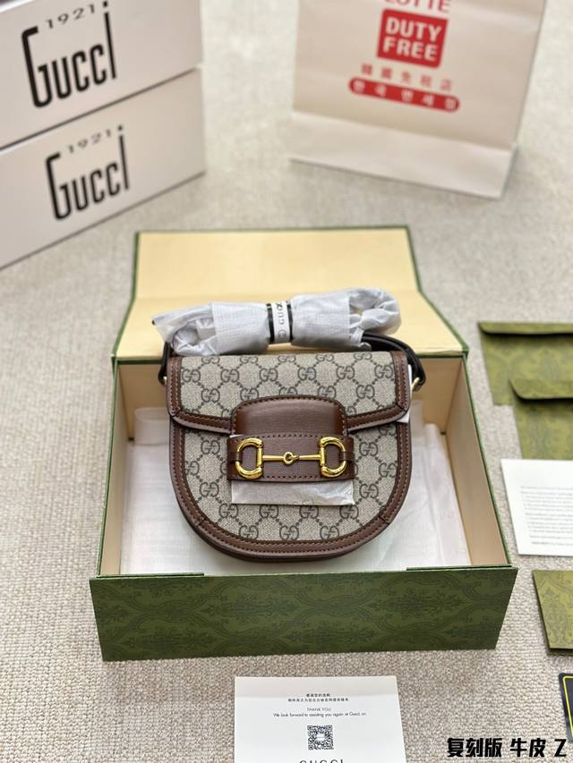 复刻版 牛皮 Gucci1955 马鞍包家族出新款啦新款是mini半圆形肩带和经典款是一样的~两侧可以调节纽扣 变成斜挎 还可以腋下 最新款gucci 1955