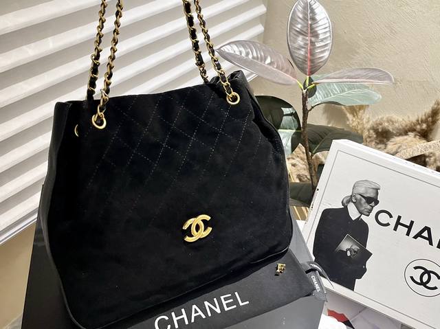 纯皮 鹿皮 折叠礼盒chanel 磨砂皮 中古tote 托特包 搭配很适这季节 复古氛围感瞬间拉满 尺寸31 28Cm - 点击图像关闭