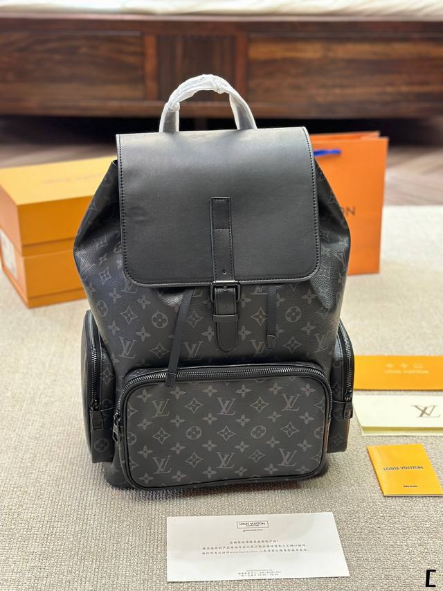 牛皮版本 Louis Vuitton Lv Trio 链条 双肩 背包 书包 Lv Petite Malle 这款一出几乎疯抢翻 风格个性时尚 Louis Vu