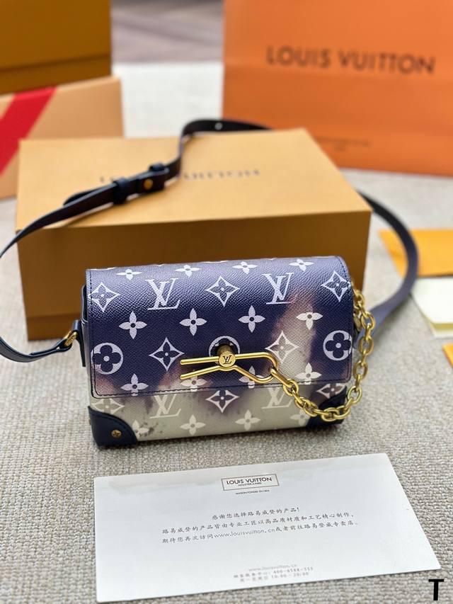 Lv Keepall Bandouliere 蓝色枪火玫瑰lv最新款steamer 小盒子iv新款steamer 彩印男女背都上身无敌 关键是能放下手机日常出门