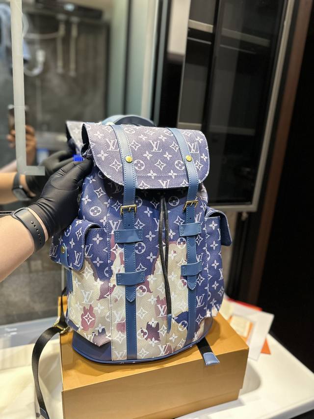 好物推荐 高颜值双肩包 Lv Discovery品牌 路易威登 Lv最好看的双肩包出差旅行必备 休闲商务都可驾驭 容量超大超能装大热门款个人认为这是一款最合适男